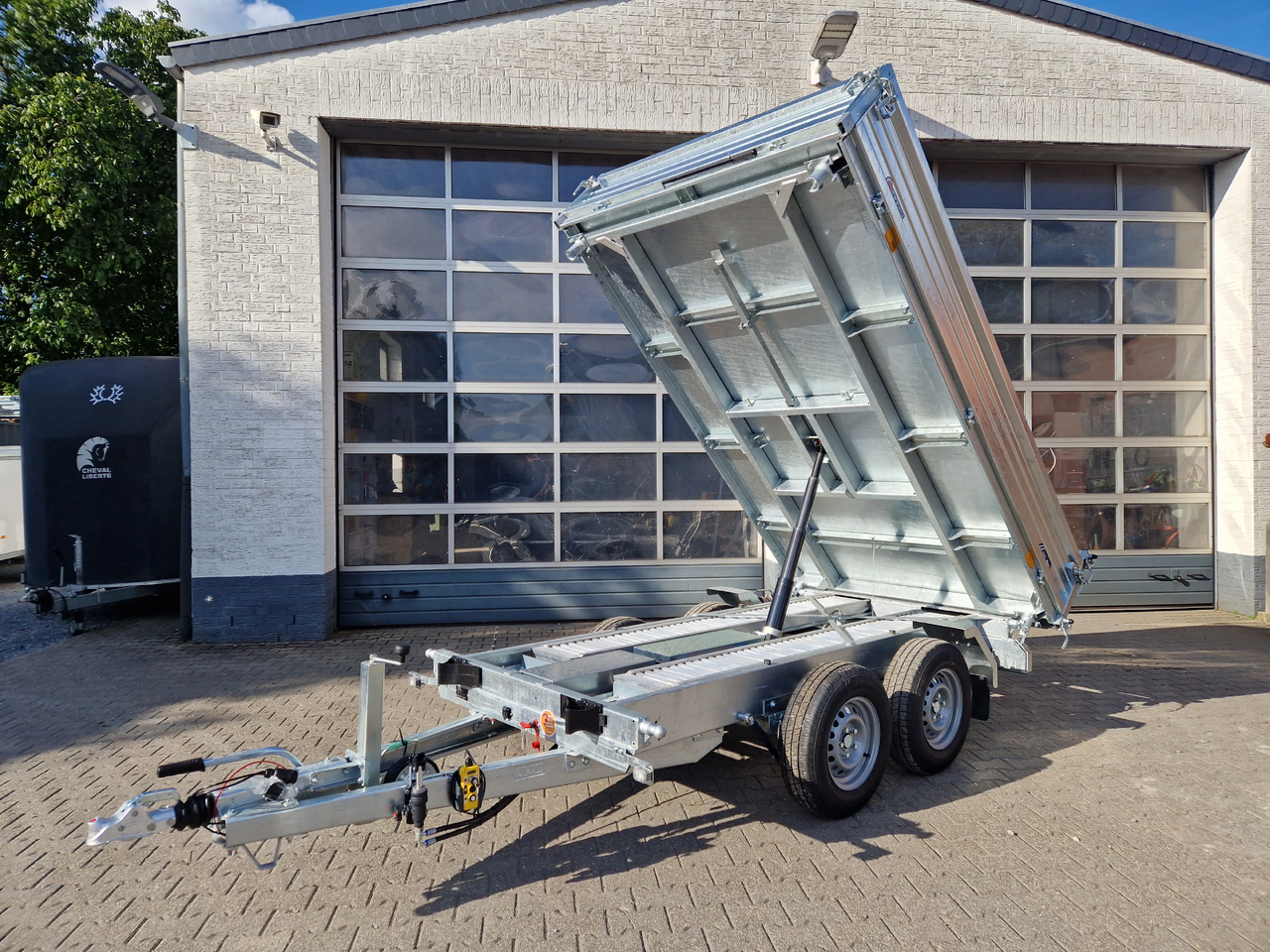 Saris Kipper 3 SKS 310 176 40cm Stahlwände HD elektro Notpumpe Alurampen Stützen 3000kg 100km/H - مقطورة قلابة: صورة 1 Saris Kipper 3 SKS 310 176 40cm Stahlwände HD elektro Notpumpe Alurampen Stützen 3000kg 100km/H - مقطورة قلابة: صورة 1