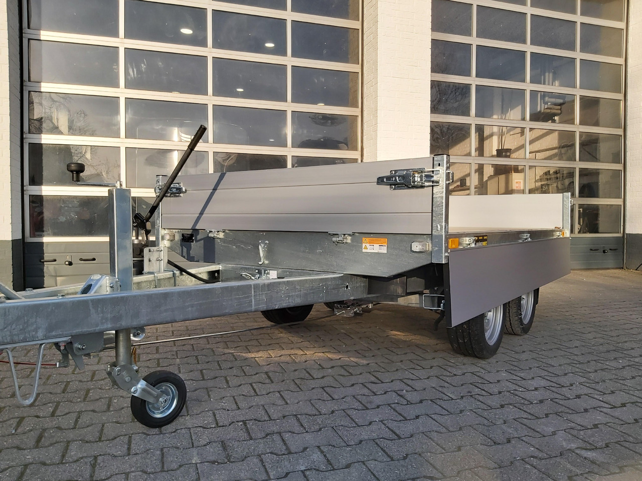 Saris Kipper K1 276 170 2700 2 276x170x30cm Handpumpe 13" 2700kg - مقطورة قلابة: صورة 3 Saris Kipper K1 276 170 2700 2 276x170x30cm Handpumpe 13" 2700kg - مقطورة قلابة: صورة 3
