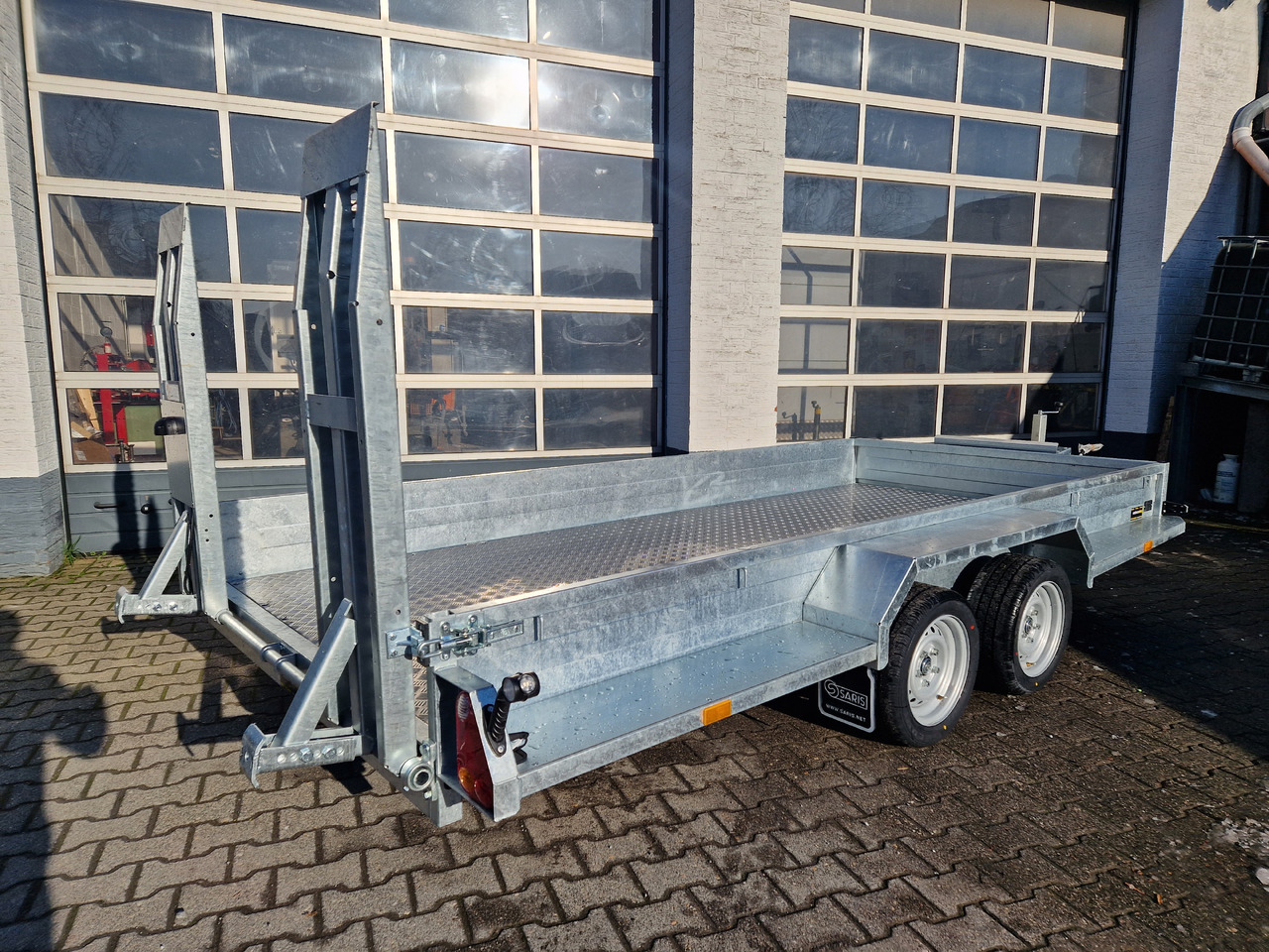 Saris Magnum MAXX 3500 406x182x30cm force one Rampen Schaufelablage 100km/H 3500kg Januar Aktion - مقطورة لنقل المعدات: صورة 2 Saris Magnum MAXX 3500 406x182x30cm force one Rampen Schaufelablage 100km/H 3500kg Januar Aktion - مقطورة لنقل المعدات: صورة 2