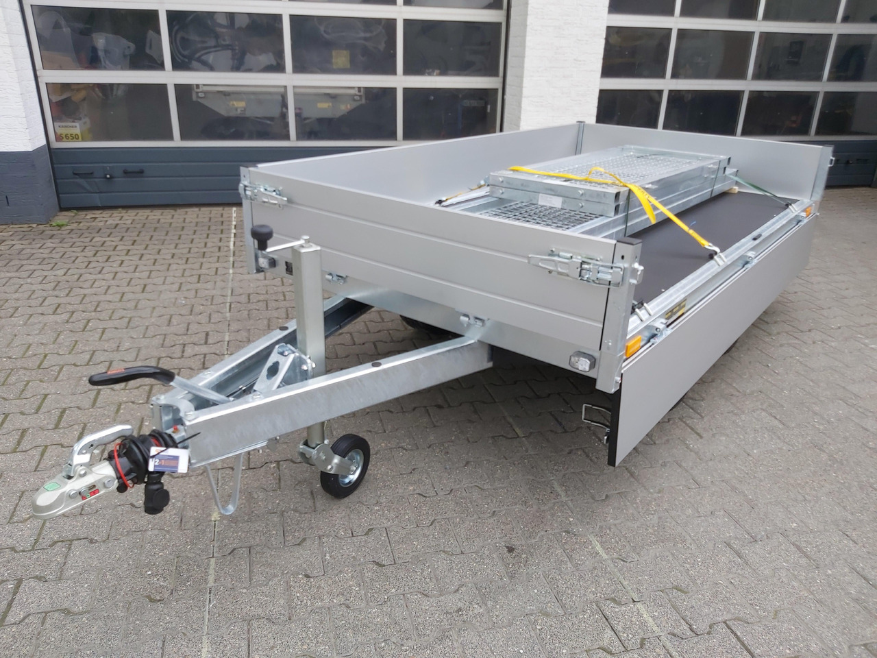 Saris PL 276 150 2000 2 276x150x30cm 13" (S) 2000kg Online Aktion - مقطورات مسطحة: صورة 4 Saris PL 276 150 2000 2 276x150x30cm 13" (S) 2000kg Online Aktion - مقطورات مسطحة: صورة 4