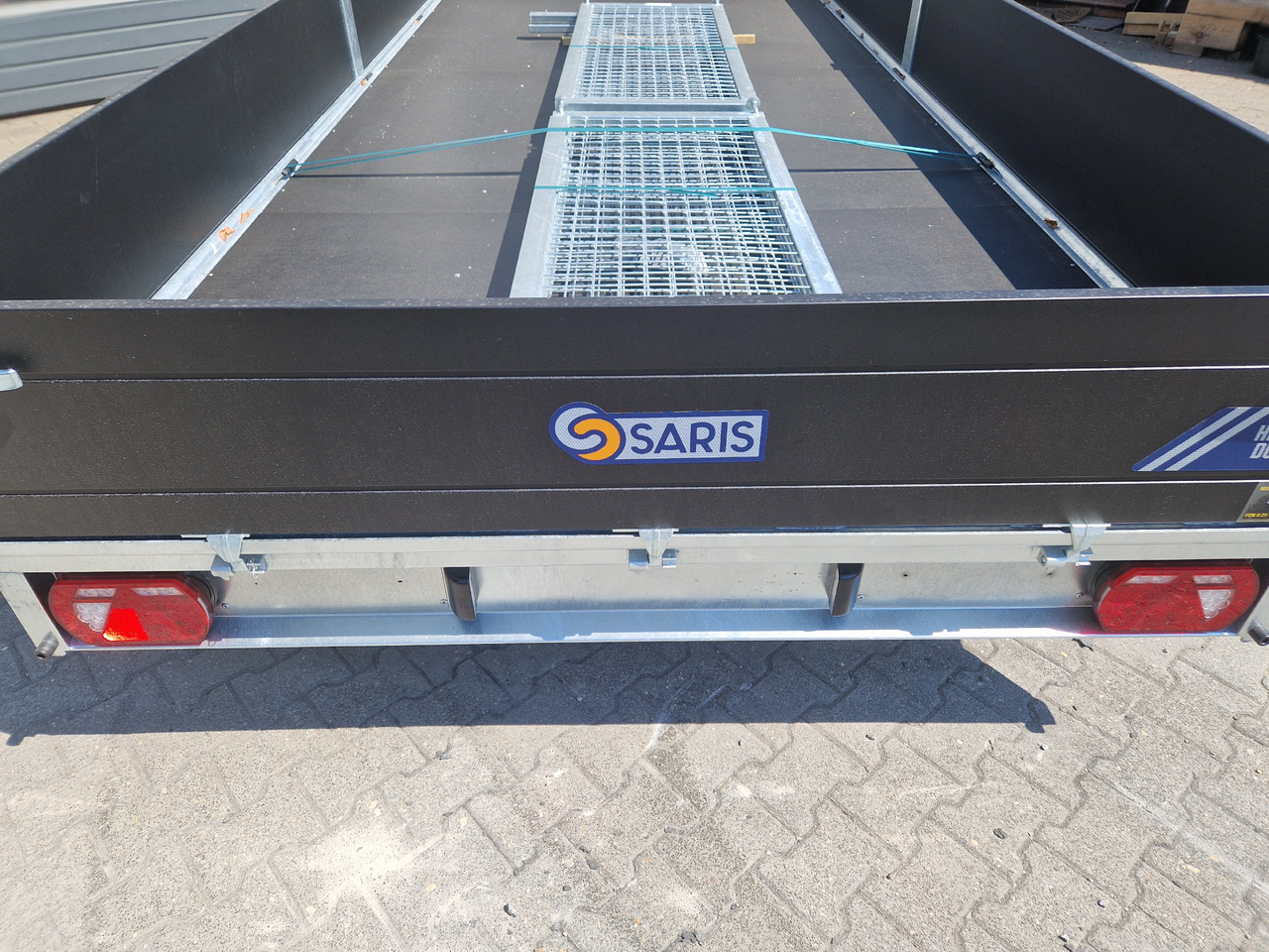 Saris PL HD 506 204 3500 2 506x204x35cm heavy duty black LED Licht (XXL) 3500kg - مقطورات مسطحة: صورة 3 Saris PL HD 506 204 3500 2 506x204x35cm heavy duty black LED Licht (XXL) 3500kg - مقطورات مسطحة: صورة 3