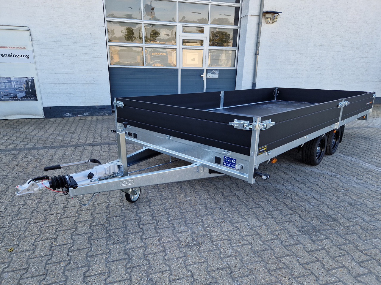 Saris PL HD 506 224 3500 2 506x224x35cm heavy duty blackline LED Beleuchtung (XXL) 3500kg - مقطورات مسطحة: صورة 1 Saris PL HD 506 224 3500 2 506x224x35cm heavy duty blackline LED Beleuchtung (XXL) 3500kg - مقطورات مسطحة: صورة 1