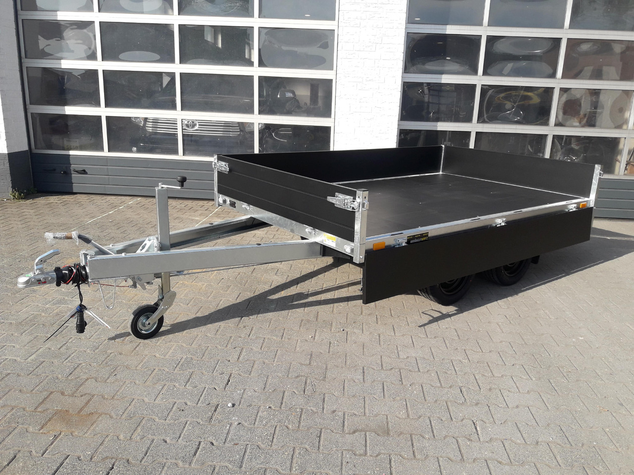 Saris PL276 170 2000 2 276x170x30cm black Edition LED Beleuchtung 13" (S) 2000kg - مقطورات مسطحة: صورة 2 Saris PL276 170 2000 2 276x170x30cm black Edition LED Beleuchtung 13" (S) 2000kg - مقطورات مسطحة: صورة 2