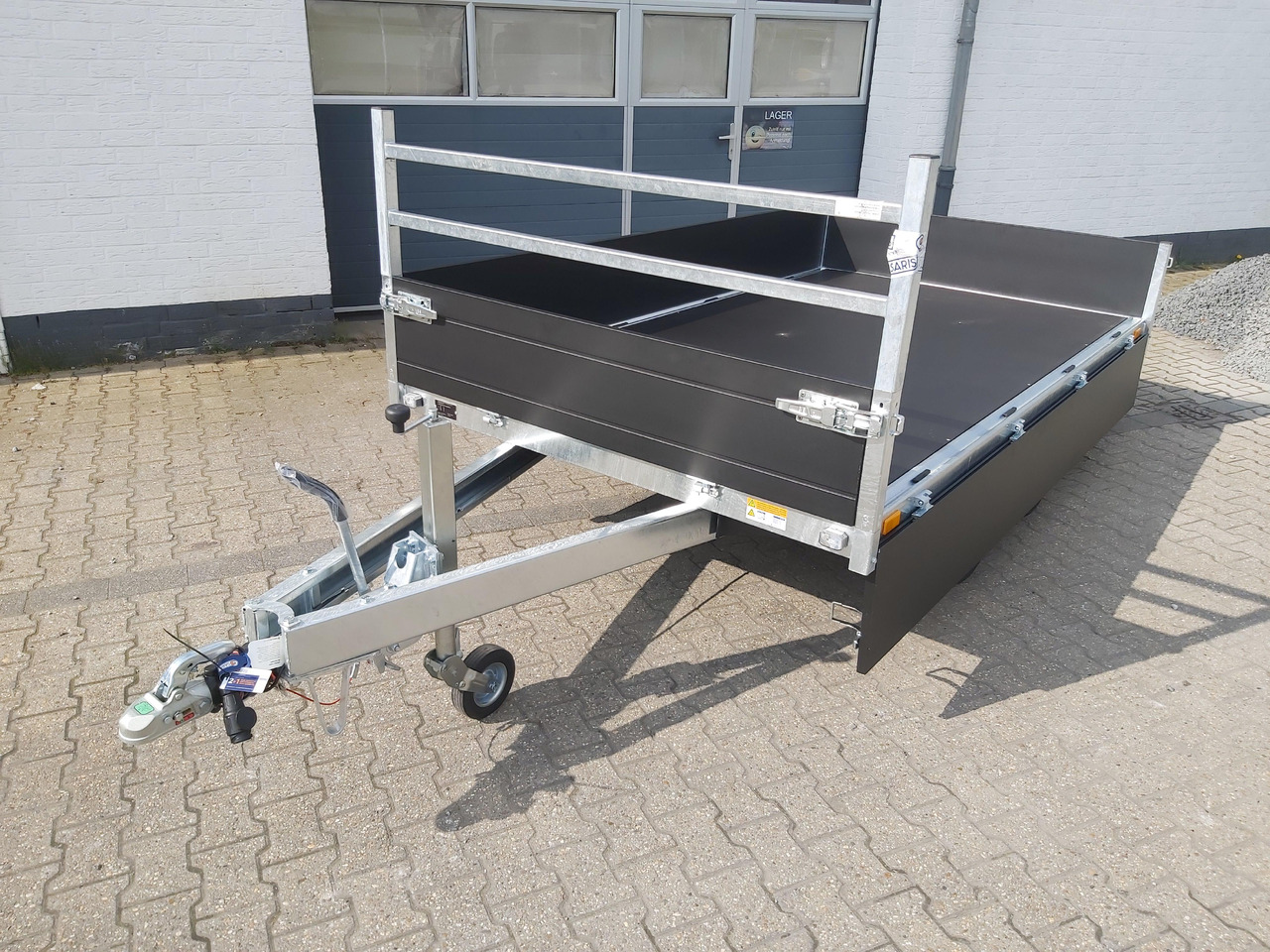 Saris PL306 170 2700 2 306x170x30cm black Edition LED Beleuchtung H Gestell 13" (M) 2700kg - مقطورات مسطحة: صورة 3 Saris PL306 170 2700 2 306x170x30cm black Edition LED Beleuchtung H Gestell 13" (M) 2700kg - مقطورات مسطحة: صورة 3