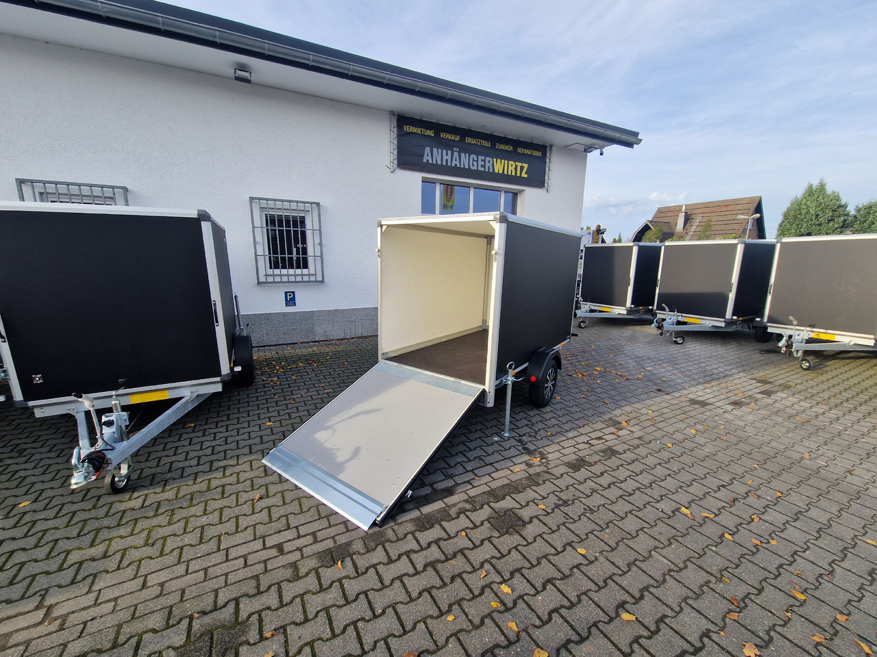 Variant C1315 C2 Edition black 258x148x157cm Alufelgen Heckrampe 1350kg 100km/H black deal - مقطورة دراجة نارية: صورة 3 Variant C1315 C2 Edition black 258x148x157cm Alufelgen Heckrampe 1350kg 100km/H black deal - مقطورة دراجة نارية: صورة 3