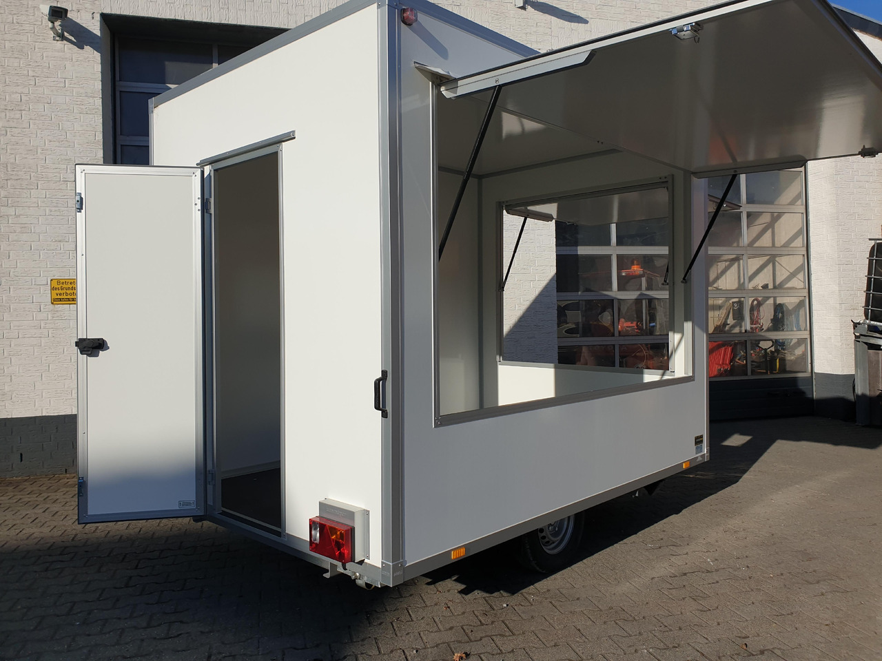 Verkaufsanhänger VKE 1330/206 300cm 2 Verkaufsklappen Multi Leerwagen Hecktür (M) 1300kg - بيع مقطورة: صورة 2 Verkaufsanhänger VKE 1330/206 300cm 2 Verkaufsklappen Multi Leerwagen Hecktür (M) 1300kg - بيع مقطورة: صورة 2