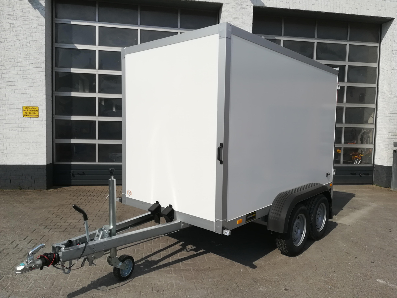 WM Meyer Koffer AZ 2730/151 S30 301x151x185cm (M) 2700kg Januar Aktion - مقطورة بصندوق مغلق: صورة 1 WM Meyer Koffer AZ 2730/151 S30 301x151x185cm (M) 2700kg Januar Aktion - مقطورة بصندوق مغلق: صورة 1