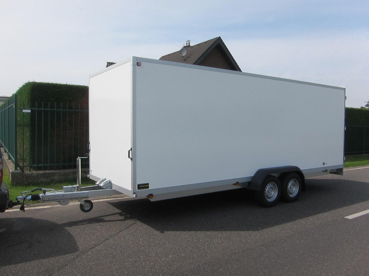 WM Meyer Kofferanhänger AZ 3560/200 S40 601x200x205cm Profiline 3000kg Aktion - مقطورة بصندوق مغلق: صورة 2 WM Meyer Kofferanhänger AZ 3560/200 S40 601x200x205cm Profiline 3000kg Aktion - مقطورة بصندوق مغلق: صورة 2