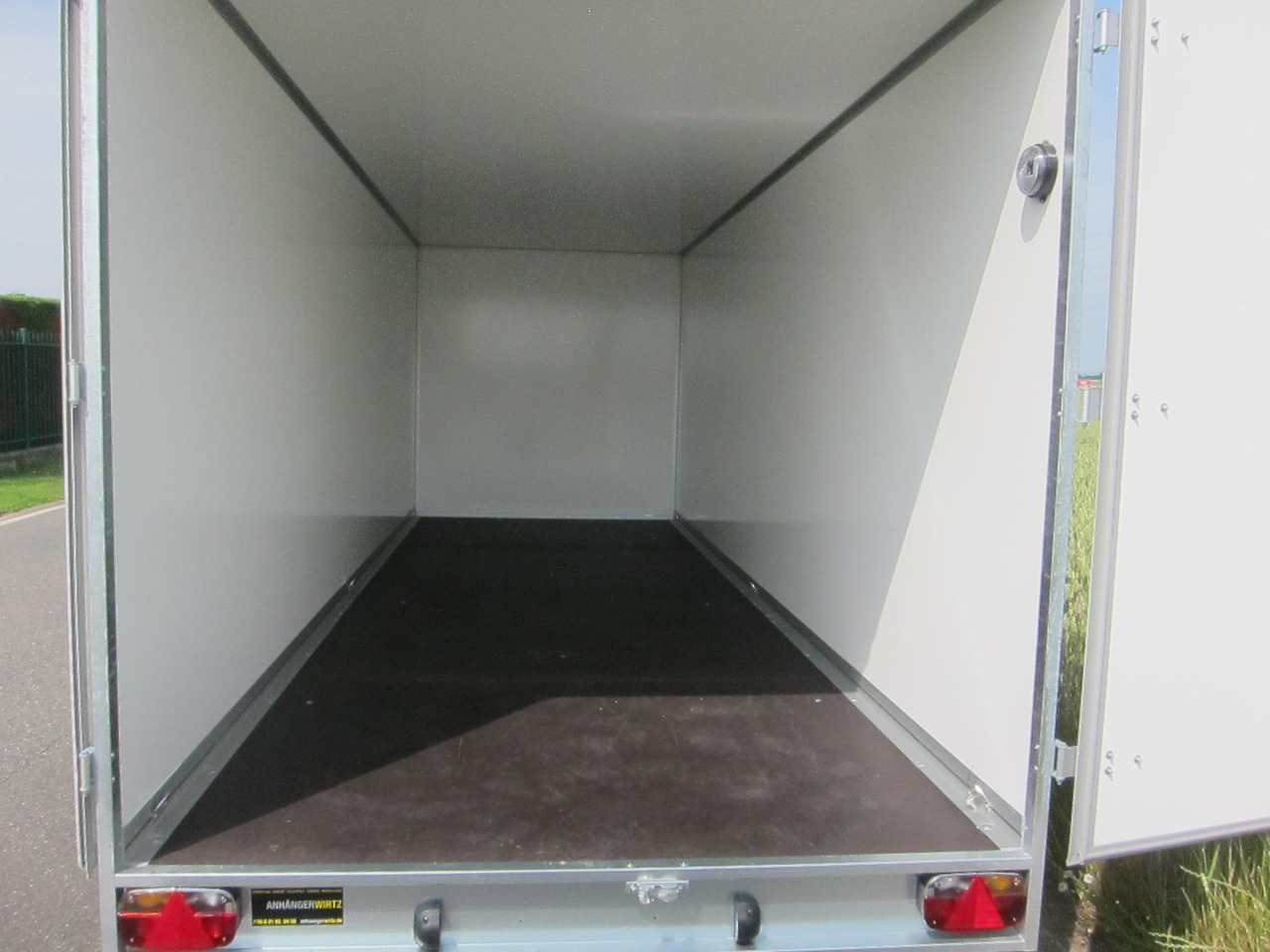 WM Meyer Kofferanhänger AZ 3560/200 S40 601x200x205cm Profiline 3000kg Aktion - مقطورة بصندوق مغلق: صورة 4 WM Meyer Kofferanhänger AZ 3560/200 S40 601x200x205cm Profiline 3000kg Aktion - مقطورة بصندوق مغلق: صورة 4