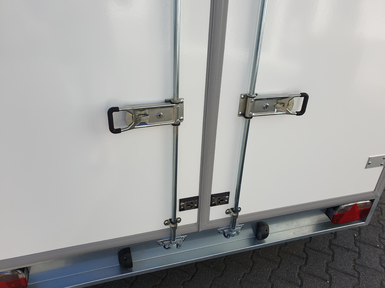 WM Meyer Kofferanhänger AZ 3560/200 S40 601x200x205cm Seitentür Profiline 3500kg Modell 2023 - مقطورة بصندوق مغلق: صورة 5 WM Meyer Kofferanhänger AZ 3560/200 S40 601x200x205cm Seitentür Profiline 3500kg Modell 2023 - مقطورة بصندوق مغلق: صورة 5