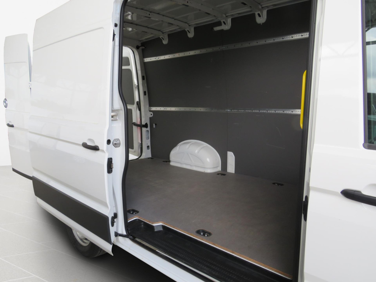 VOLKSWAGEN Crafter 35 L3H3 Kasten Klima ZV - فان: صورة 4 VOLKSWAGEN Crafter 35 L3H3 Kasten Klima ZV - فان: صورة 4