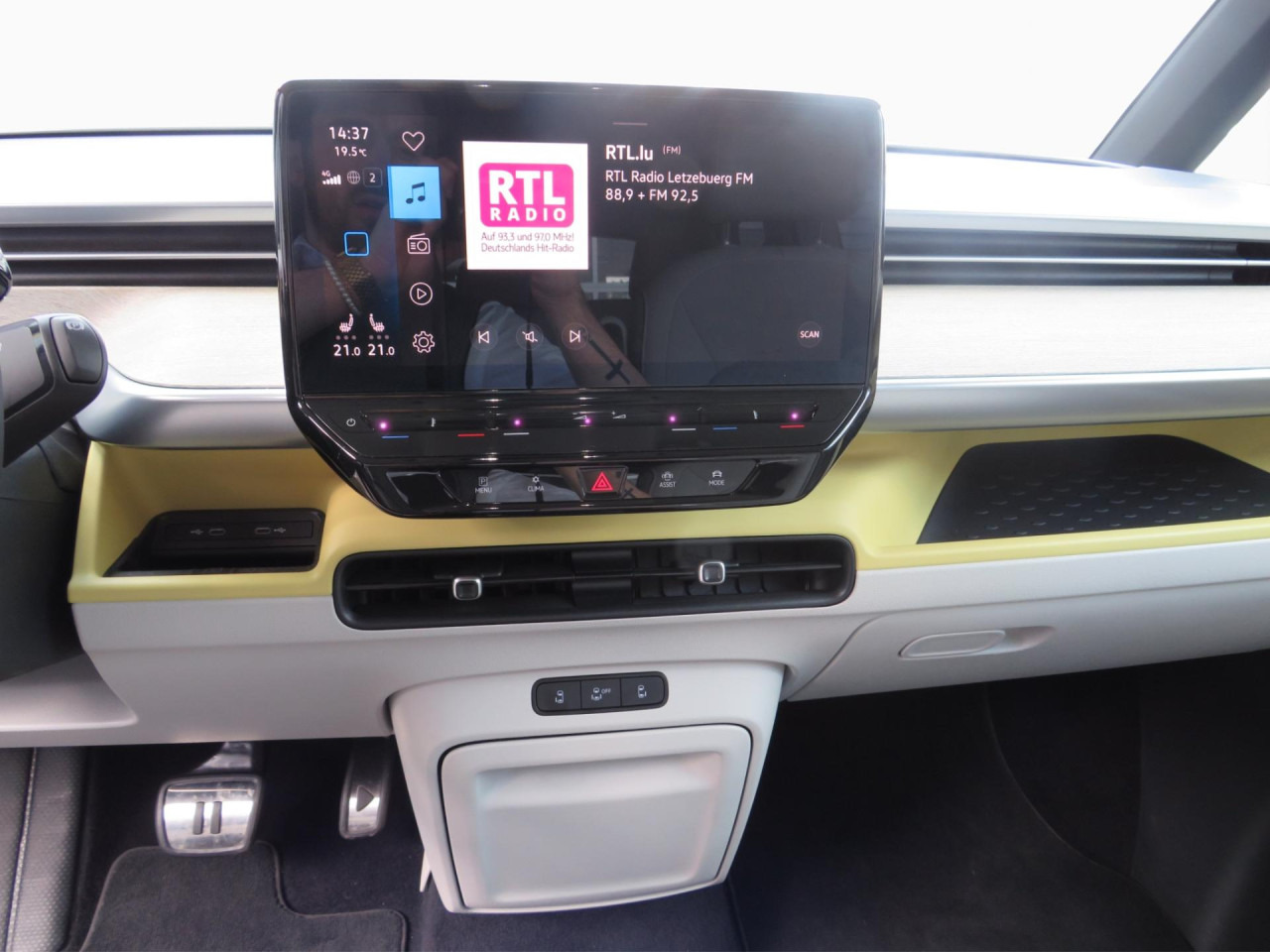 VOLKSWAGEN ID.Buzz Pro Design 150 kW Klima AHK Navi ZV - سيارة: صورة 3 VOLKSWAGEN ID.Buzz Pro Design 150 kW Klima AHK Navi ZV - سيارة: صورة 3