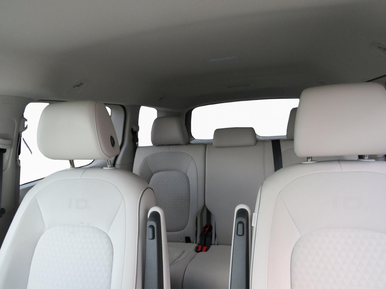 VOLKSWAGEN ID.Buzz Pro Design 150 kW Klima AHK Navi ZV - سيارة: صورة 4 VOLKSWAGEN ID.Buzz Pro Design 150 kW Klima AHK Navi ZV - سيارة: صورة 4