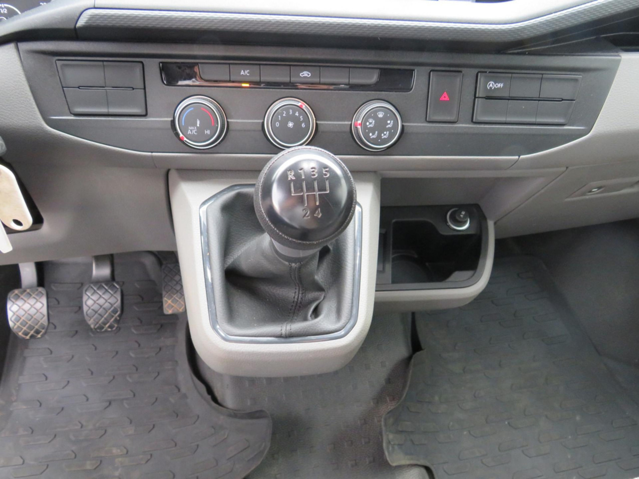 VOLKSWAGEN T6.1 Transporter 2.0 TDI Kasten Klima ZV - فان المدمجة: صورة 5 VOLKSWAGEN T6.1 Transporter 2.0 TDI Kasten Klima ZV - فان المدمجة: صورة 5