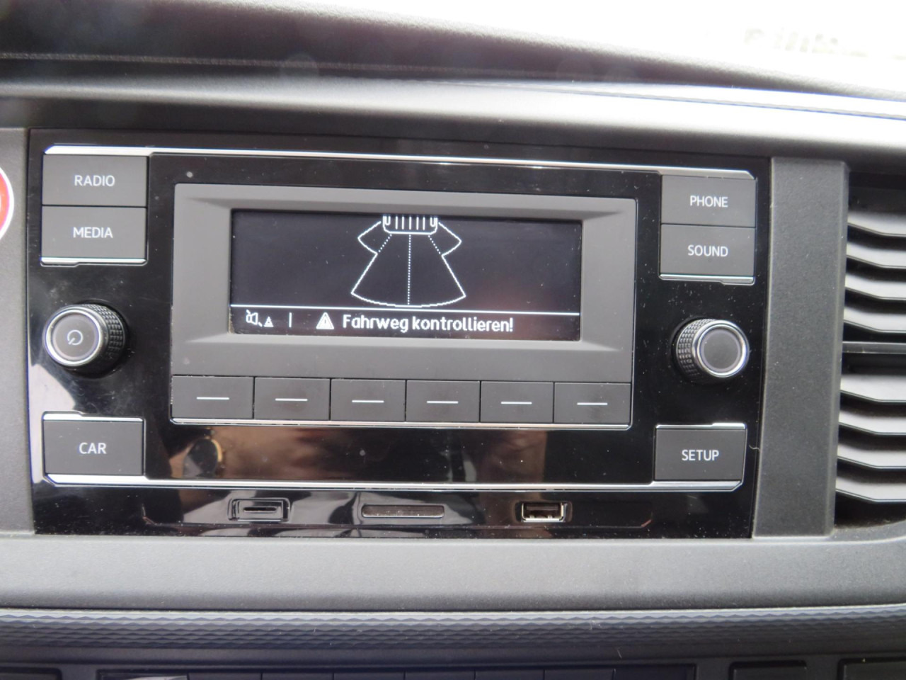 VOLKSWAGEN T6.1 Transporter 2.0 TDI Kasten Klima ZV - فان المدمجة: صورة 4 VOLKSWAGEN T6.1 Transporter 2.0 TDI Kasten Klima ZV - فان المدمجة: صورة 4