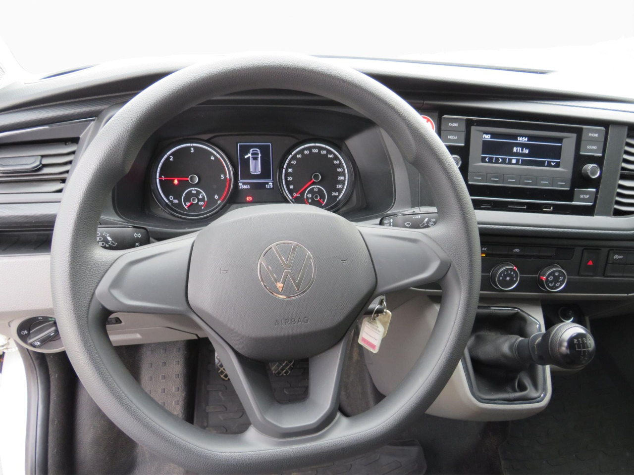 VOLKSWAGEN T6.1 Transporter 2.0 TDI Kasten Klima ZV - فان المدمجة: صورة 2 VOLKSWAGEN T6.1 Transporter 2.0 TDI Kasten Klima ZV - فان المدمجة: صورة 2