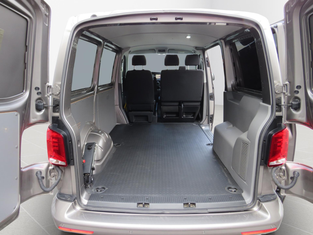 VOLKSWAGEN T6.1 Transporter Trendline 2.0 TDI Kasten Euro6 ZV - فان المدمجة: صورة 4 VOLKSWAGEN T6.1 Transporter Trendline 2.0 TDI Kasten Euro6 ZV - فان المدمجة: صورة 4