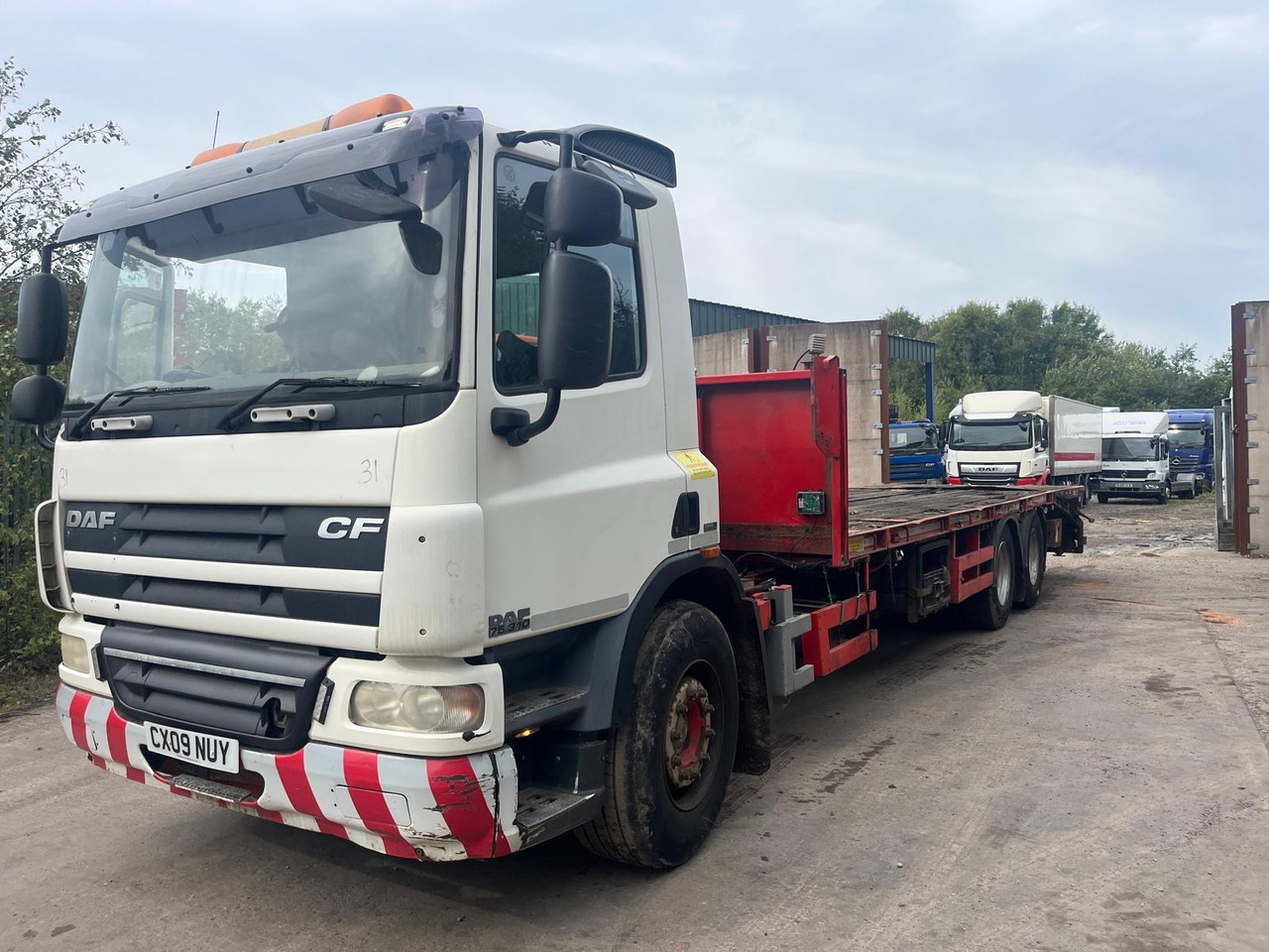 DAF 75 CF 310 - شاحنات مسطحة: صورة 1 DAF 75 CF 310 - شاحنات مسطحة: صورة 1