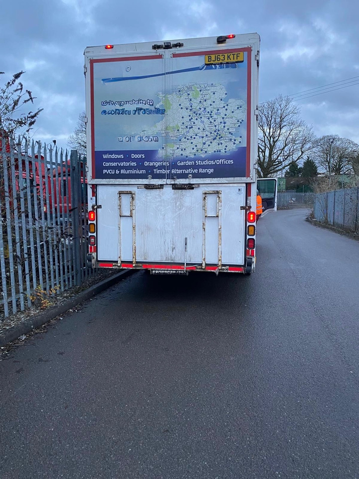 Scania P230 4x2 - شاحنة بصندوق مغلق: صورة 4 Scania P230 4x2 - شاحنة بصندوق مغلق: صورة 4