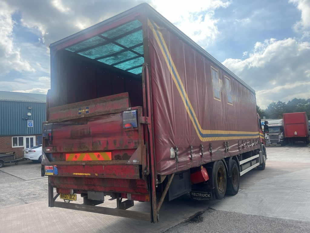 Scania P270 6x2 Curtain side. - شاحنة ذات ستائر جانبية: صورة 3 Scania P270 6x2 Curtain side. - شاحنة ذات ستائر جانبية: صورة 3