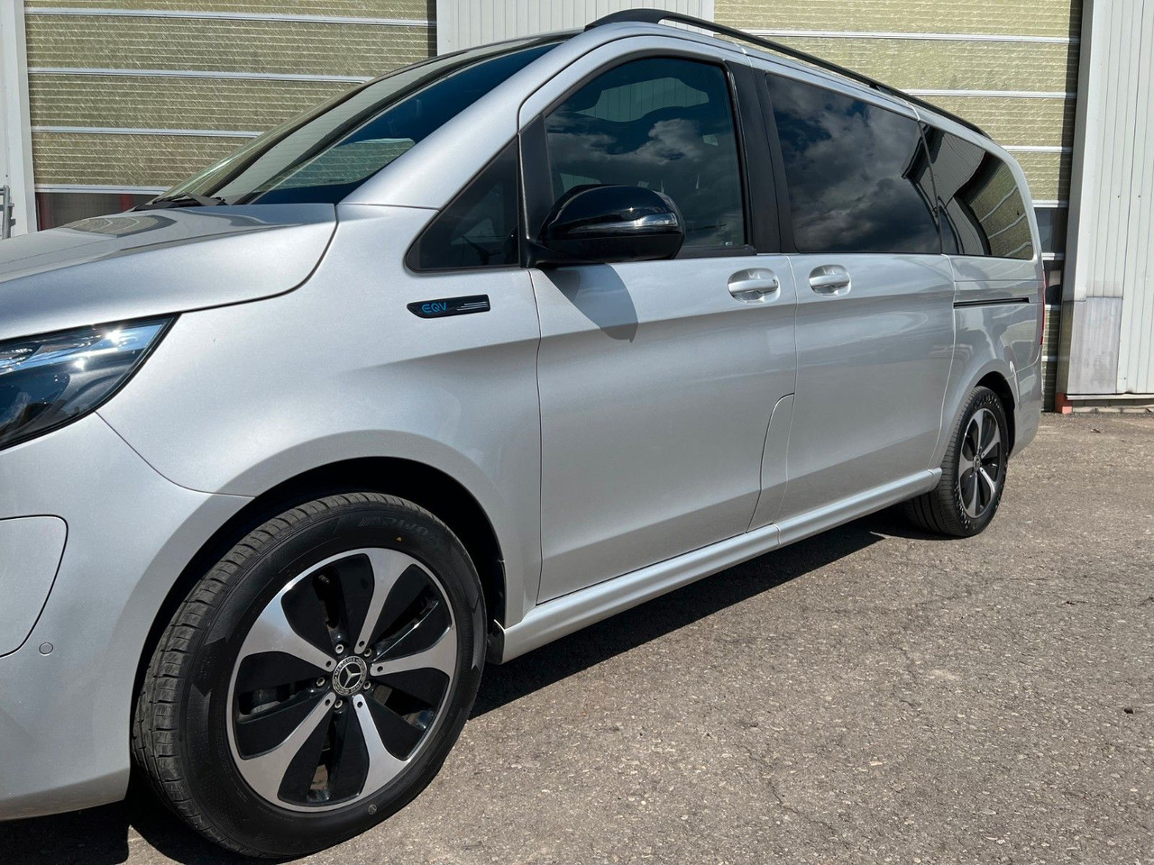 Mercedes-Benz EQV 300 lang - ميكروباص, فان كهربائية: صورة 2 Mercedes-Benz EQV 300 lang - ميكروباص, فان كهربائية: صورة 2