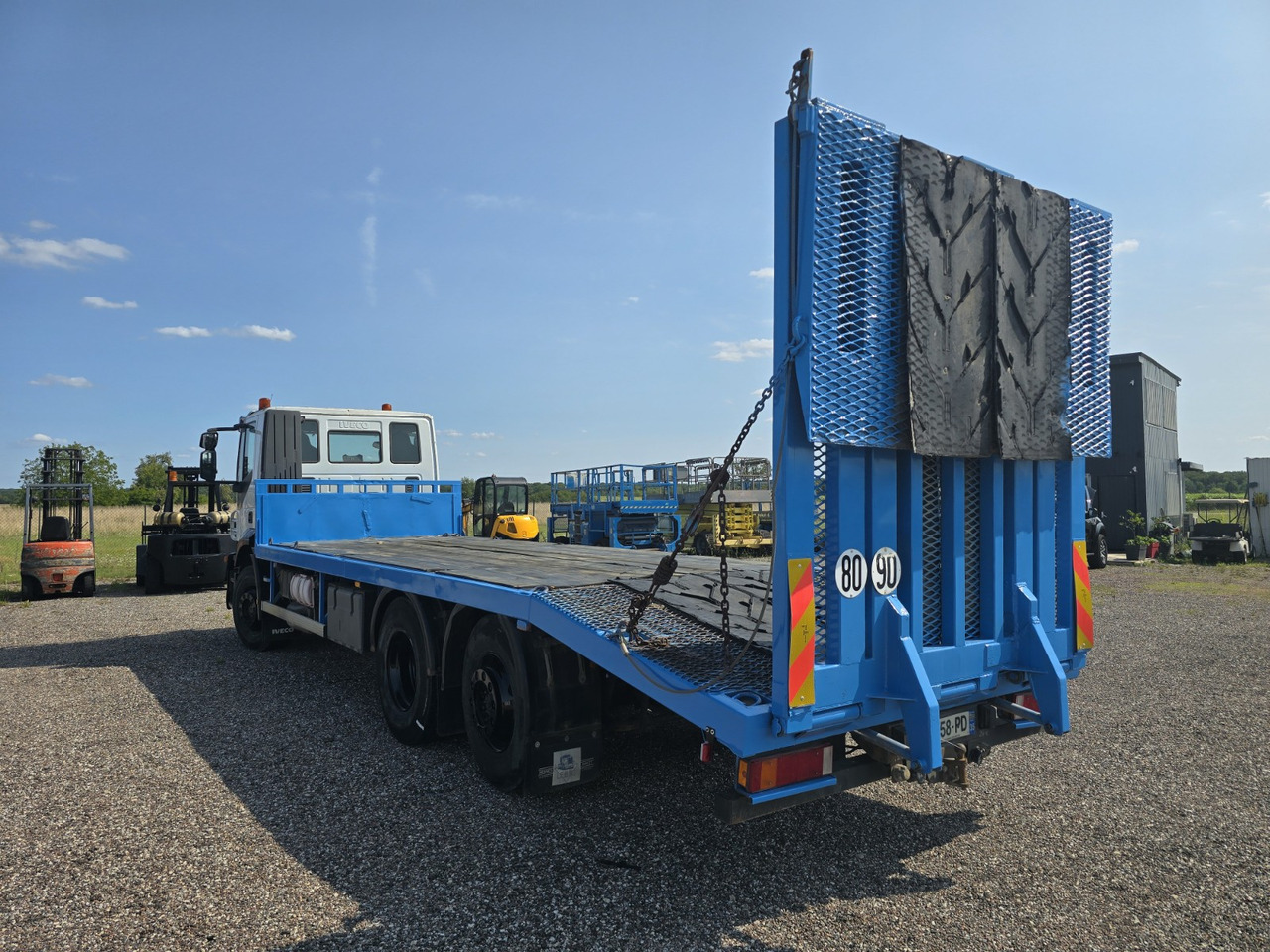 IVECO 260S33 - شاحنة نقل سيارات شاحنة: صورة 2 IVECO 260S33 - شاحنة نقل سيارات شاحنة: صورة 2