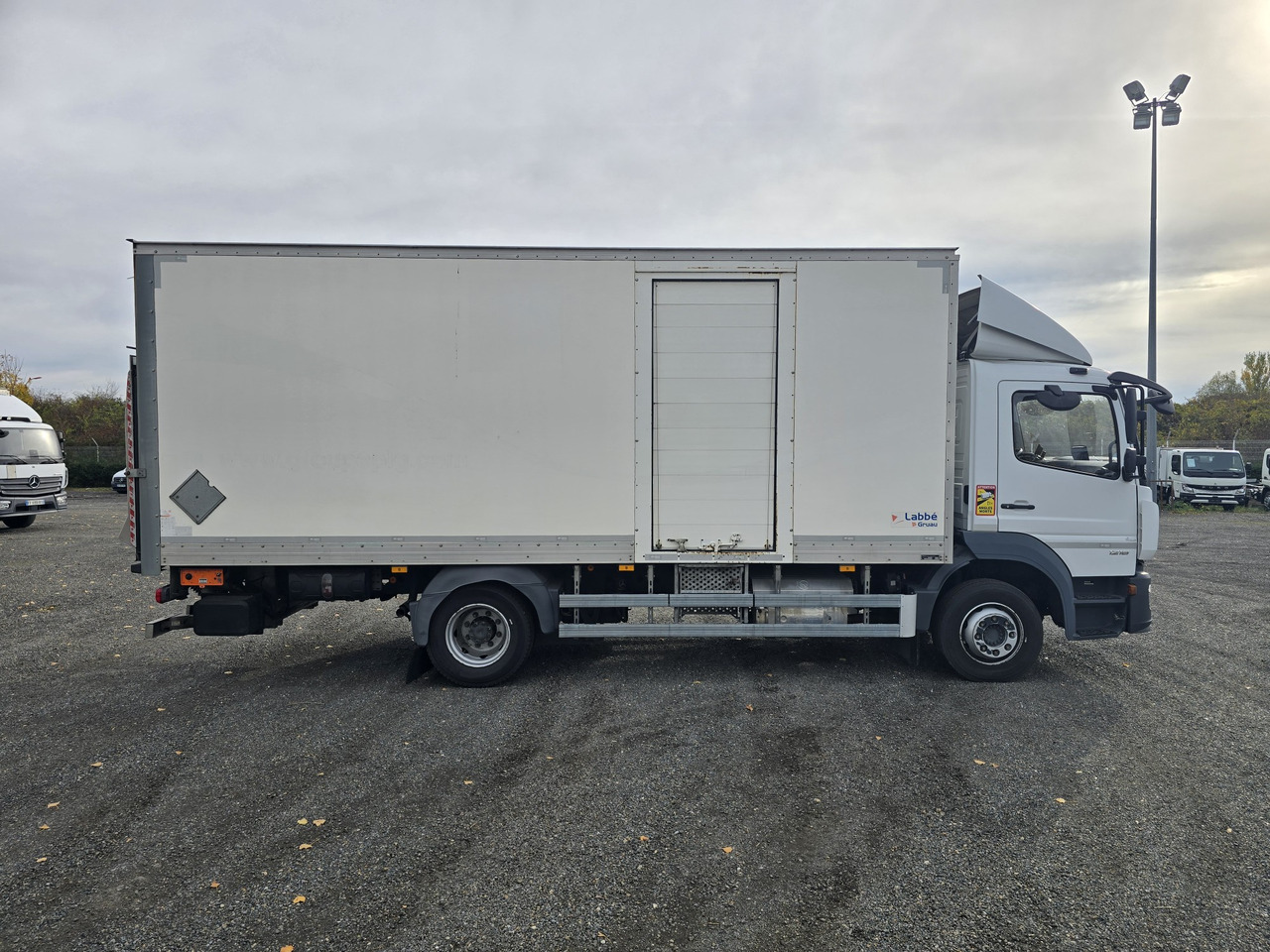 MERCEDES-BENZ Atego 1218 - Box - LIFT - SIDE DOOR - ADR - شاحنة صندوقية: صورة 3 MERCEDES-BENZ Atego 1218 - Box - LIFT - SIDE DOOR - ADR - شاحنة صندوقية: صورة 3