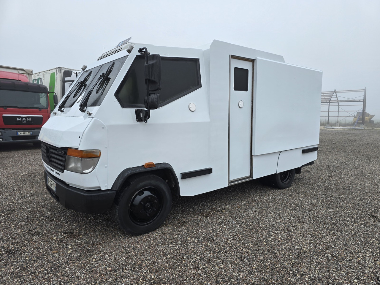 تأجير Mercedes Vario 816 Mercedes Vario 816: صورة 6