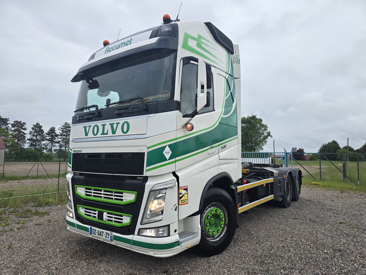 VOLVO FH500 Globe XL - شاحنة برافعة خطافية: صورة 1 VOLVO FH500 Globe XL - شاحنة برافعة خطافية: صورة 1