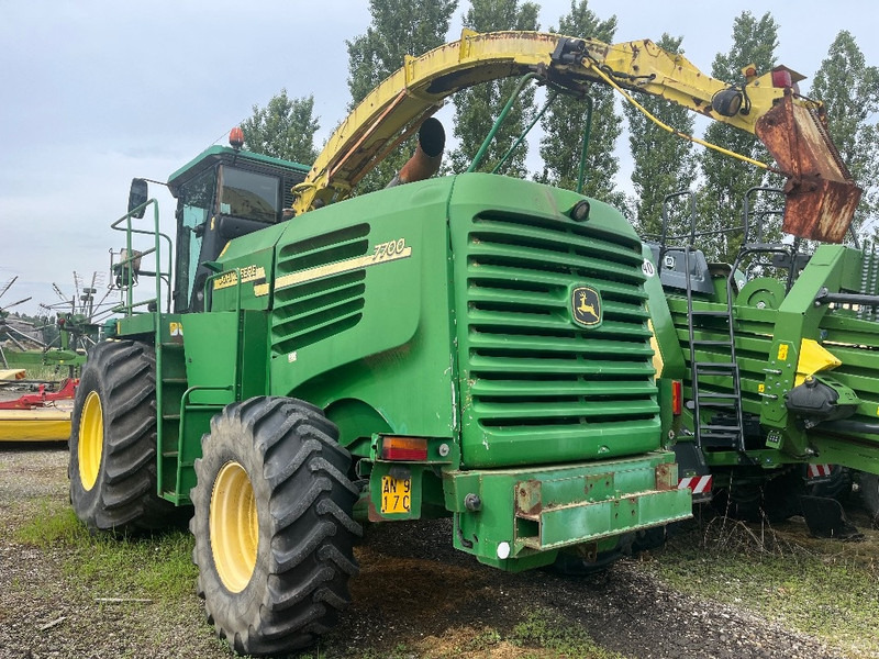 John Deere 7700 - حصادة الأعلاف: صورة 3 John Deere 7700 - حصادة الأعلاف: صورة 3