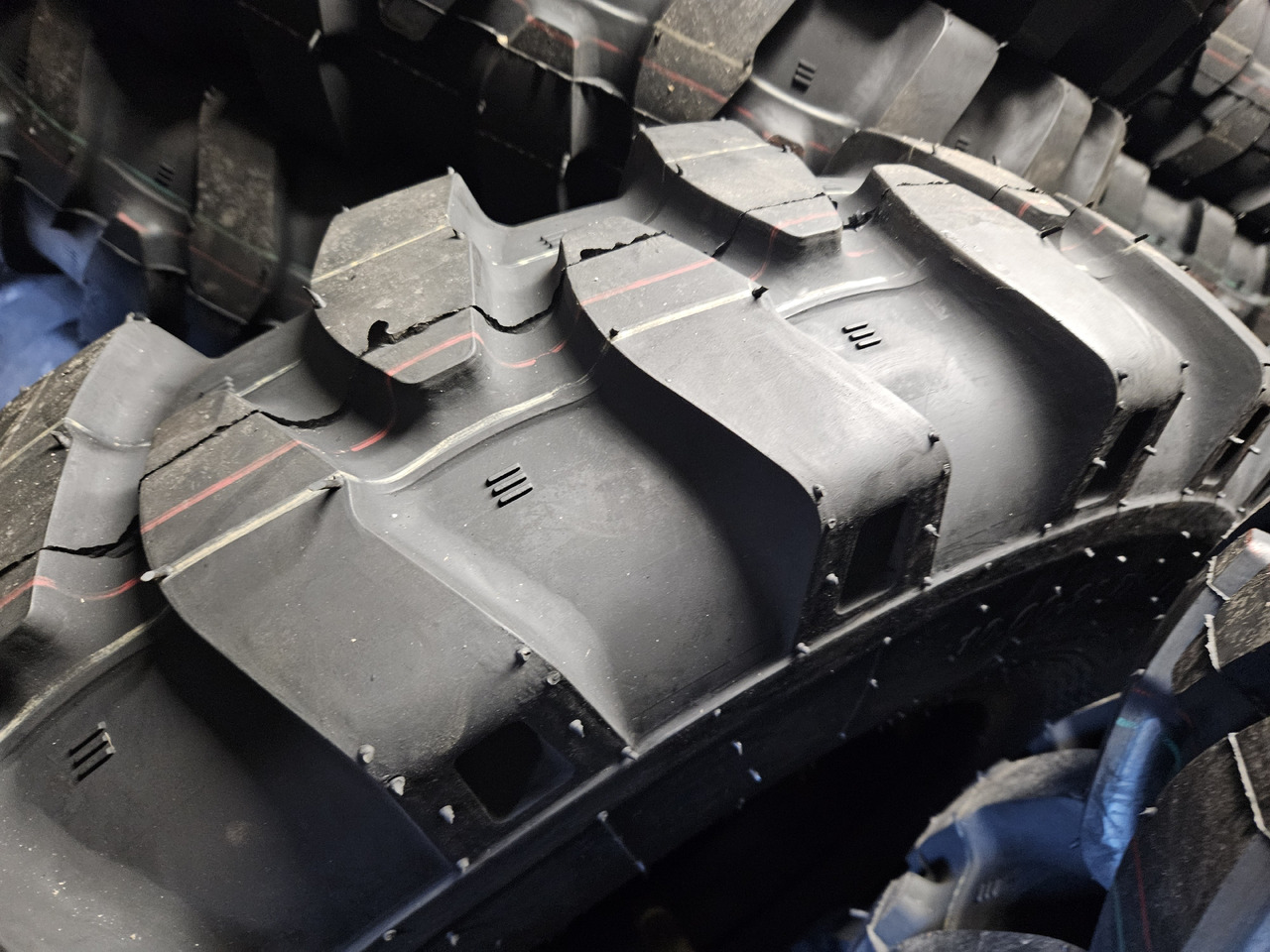 Armour TI300 10.00-20 - إطارات - حفار ذو عجلات: صورة 5 Armour TI300 10.00-20 - إطارات - حفار ذو عجلات: صورة 5