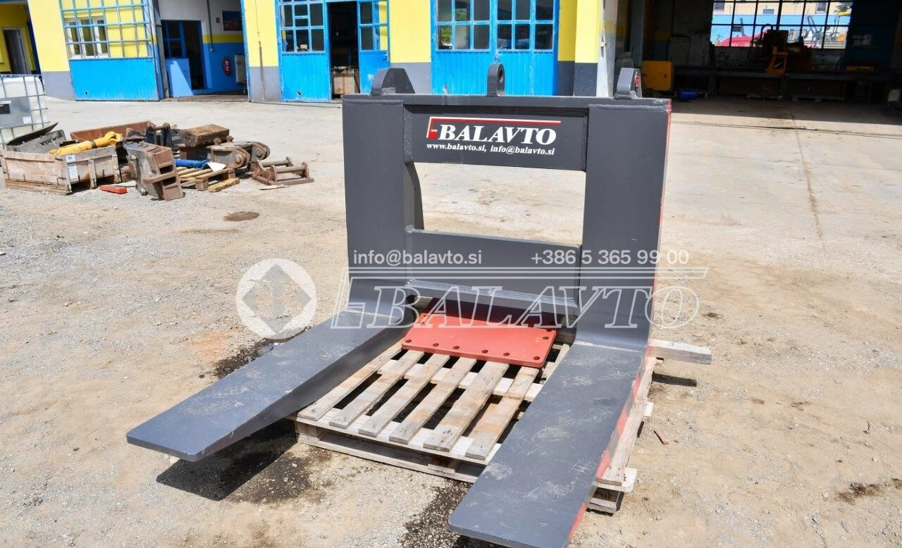 Balavto Block handling forks for Volvo L220 and L180 - مشعبات: صورة 1 Balavto Block handling forks for Volvo L220 and L180 - مشعبات: صورة 1