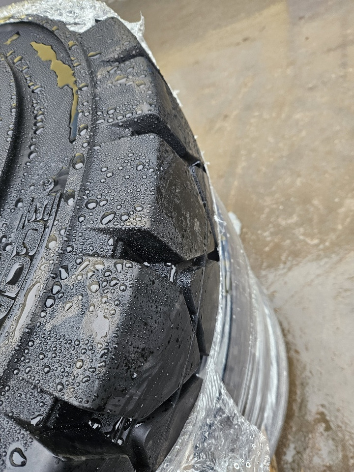 SOLID tires - عجلات - حفار ذو عجلات: صورة 4 SOLID tires - عجلات - حفار ذو عجلات: صورة 4