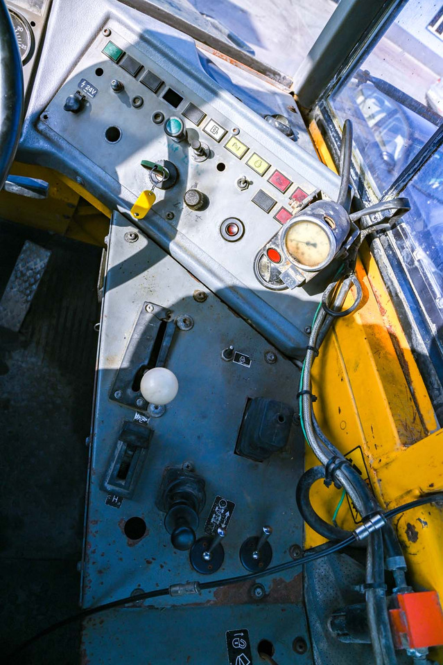 شاحنة خلاطة خرسانة VOLVO A25C 6X6: صورة 41 شاحنة خلاطة خرسانة VOLVO A25C 6X6: صورة 41