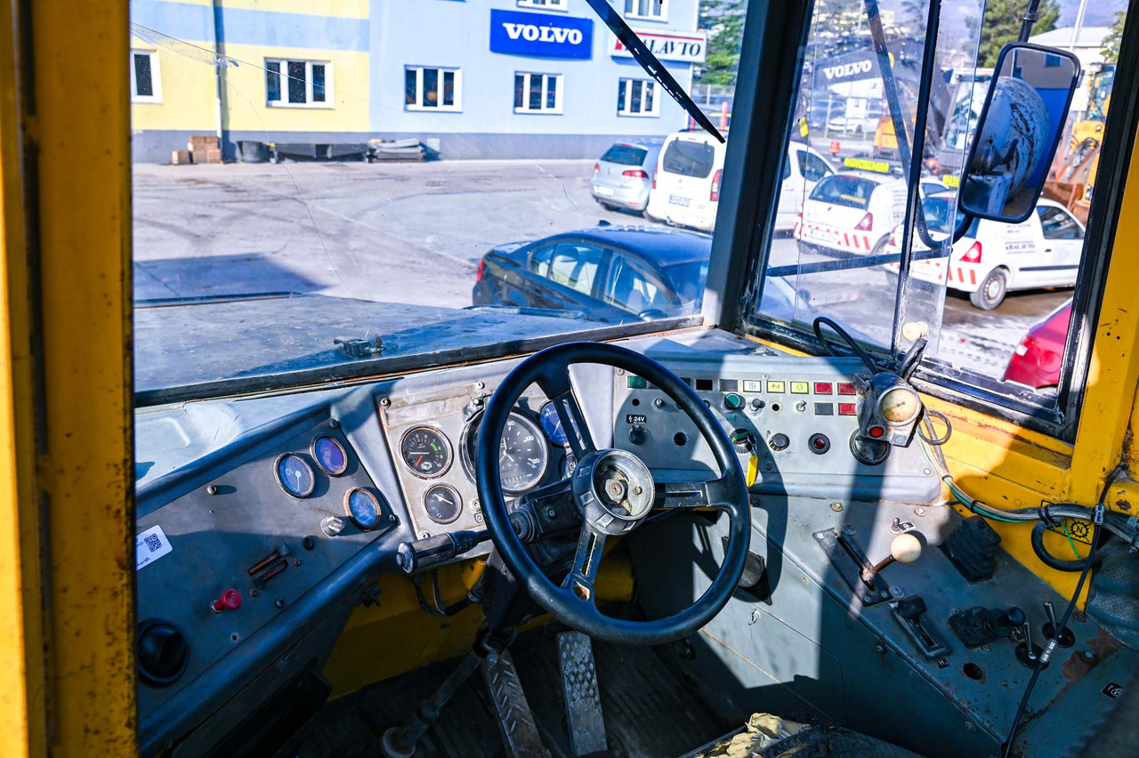 شاحنة خلاطة خرسانة VOLVO A25C 6X6: صورة 38 شاحنة خلاطة خرسانة VOLVO A25C 6X6: صورة 38