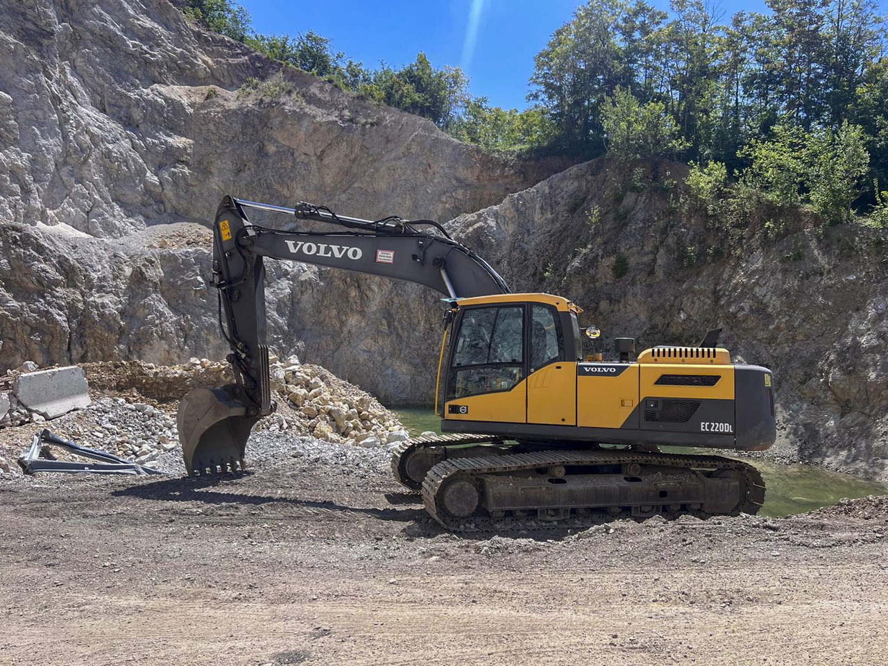 VOLVO EC220D - حفار زاحف: صورة 1 VOLVO EC220D - حفار زاحف: صورة 1