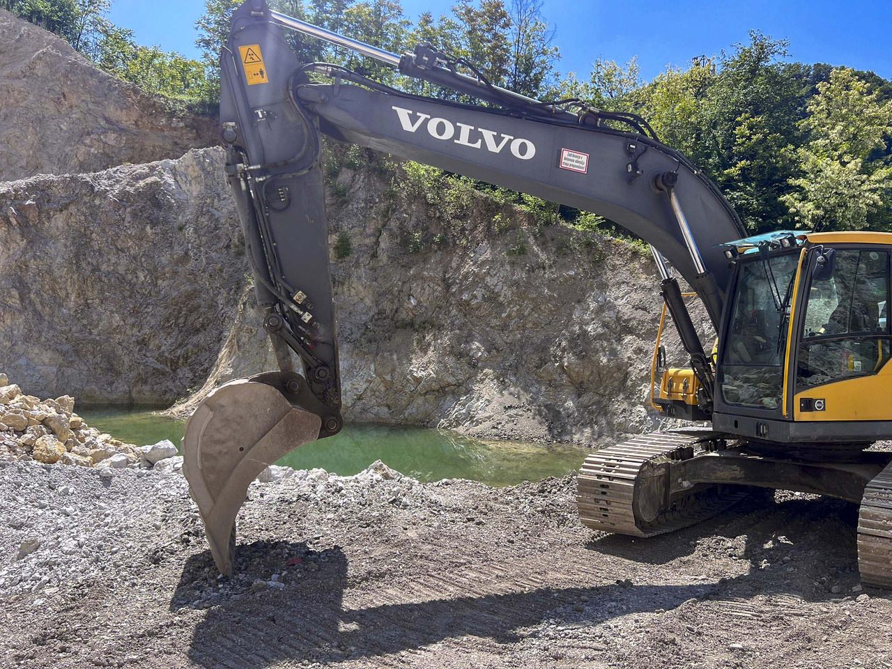 VOLVO EC220D - حفار زاحف: صورة 2 VOLVO EC220D - حفار زاحف: صورة 2