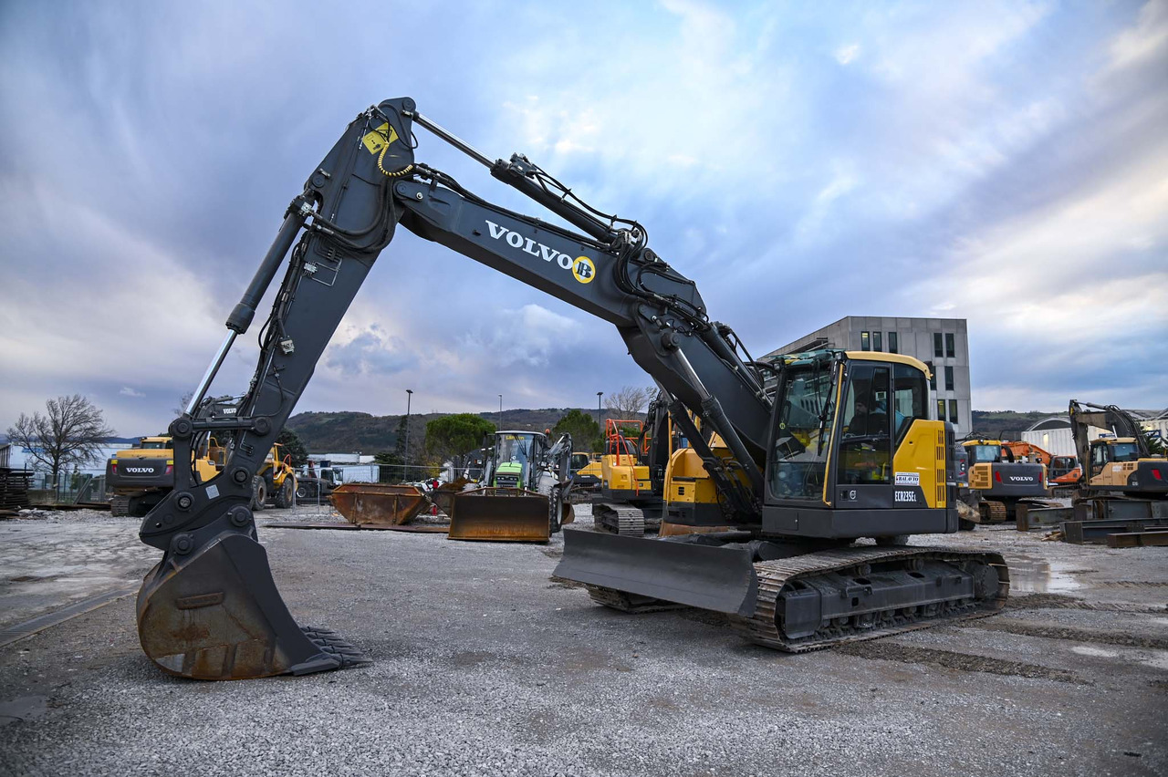 VOLVO ECR235EL - حفار زاحف: صورة 2 VOLVO ECR235EL - حفار زاحف: صورة 2