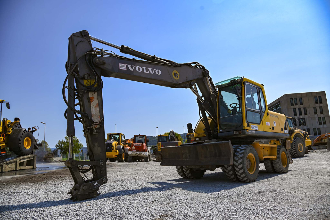 VOLVO EW180B - حفار ذو عجلات: صورة 1 VOLVO EW180B - حفار ذو عجلات: صورة 1