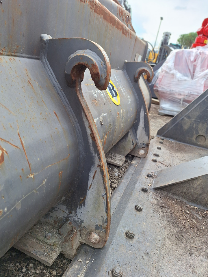 Volvo 93812 loader bucket 2300 mm BOE - بكت شيول: صورة 4 Volvo 93812 loader bucket 2300 mm BOE - بكت شيول: صورة 4