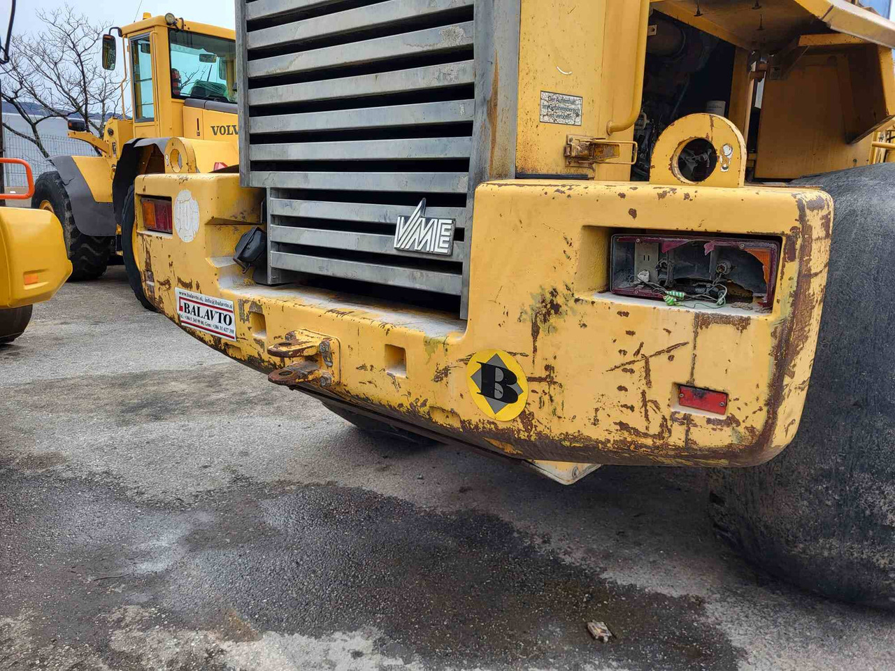 Volvo counterweight - قطع الغيار - اللودر: صورة 1 Volvo counterweight - قطع الغيار - اللودر: صورة 1