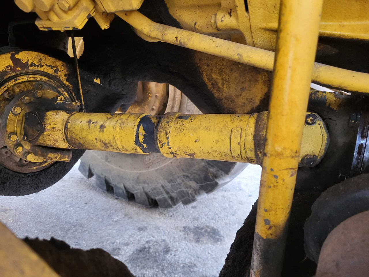 Volvo drive shaft - نصف رمح - اللودر: صورة 2 Volvo drive shaft - نصف رمح - اللودر: صورة 2