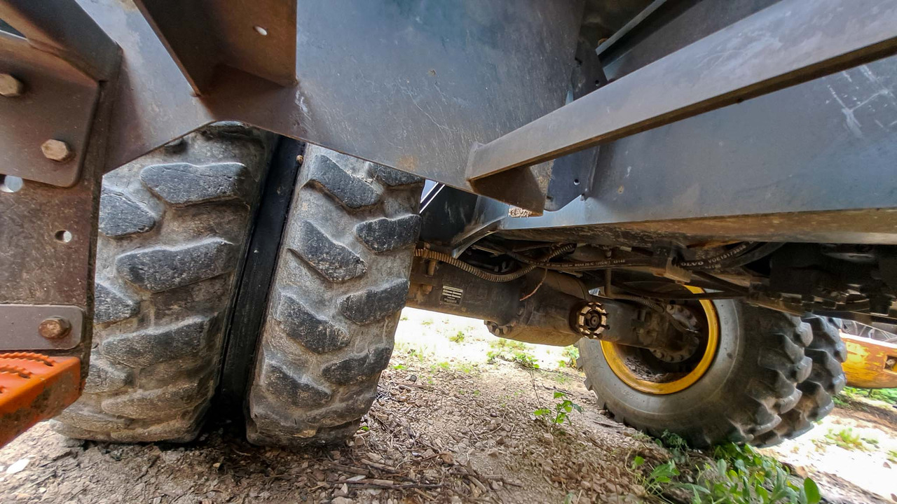 Volvo front axle 14693936 for Volvo EWR150E, EW180E, EWR170E, EW200E MH, EW160E - لمحور الأمامي - حفّار: صورة 1 Volvo front axle 14693936 for Volvo EWR150E, EW180E, EWR170E, EW200E MH, EW160E - لمحور الأمامي - حفّار: صورة 1