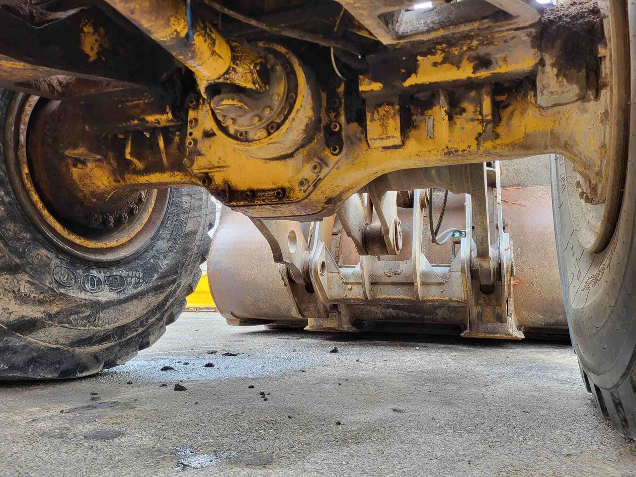 Volvo front axle - لمحور الأمامي - اللودر: صورة 2 Volvo front axle - لمحور الأمامي - اللودر: صورة 2