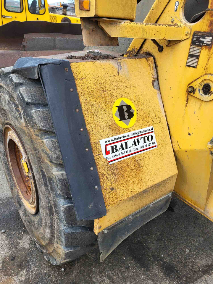 Volvo front fenders - رفرف - اللودر: صورة 3 Volvo front fenders - رفرف - اللودر: صورة 3