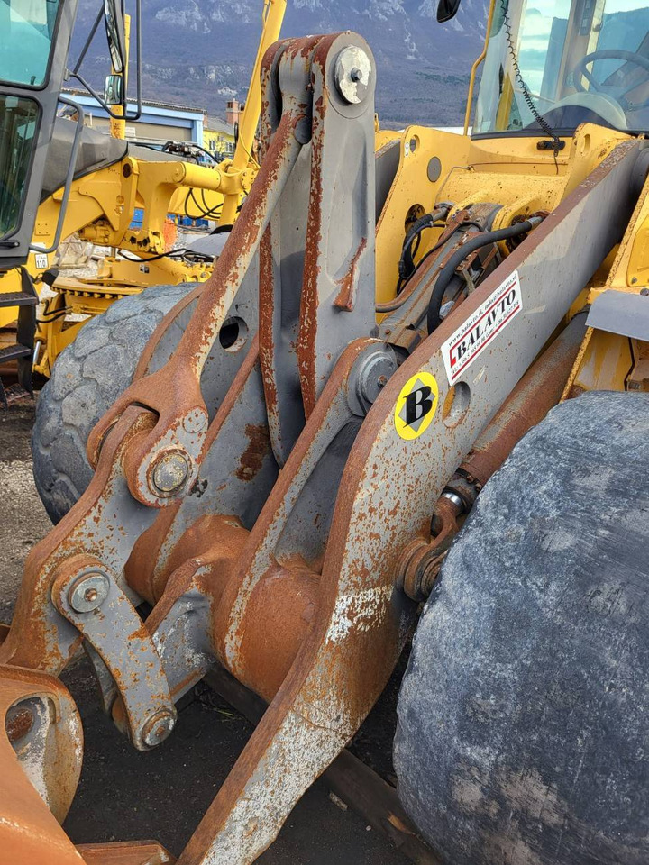 Volvo lifting framework - قطع الغيار - اللودر: صورة 1 Volvo lifting framework - قطع الغيار - اللودر: صورة 1
