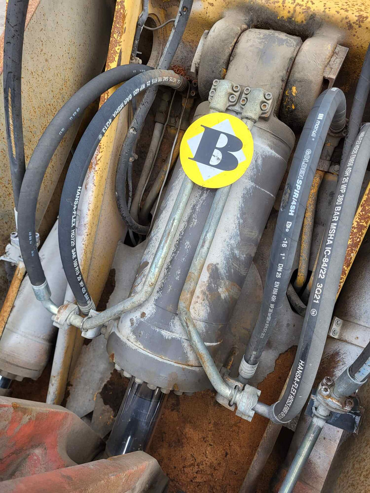 Volvo tilt cylinder - قطع الغيار - اللودر: صورة 1 Volvo tilt cylinder - قطع الغيار - اللودر: صورة 1