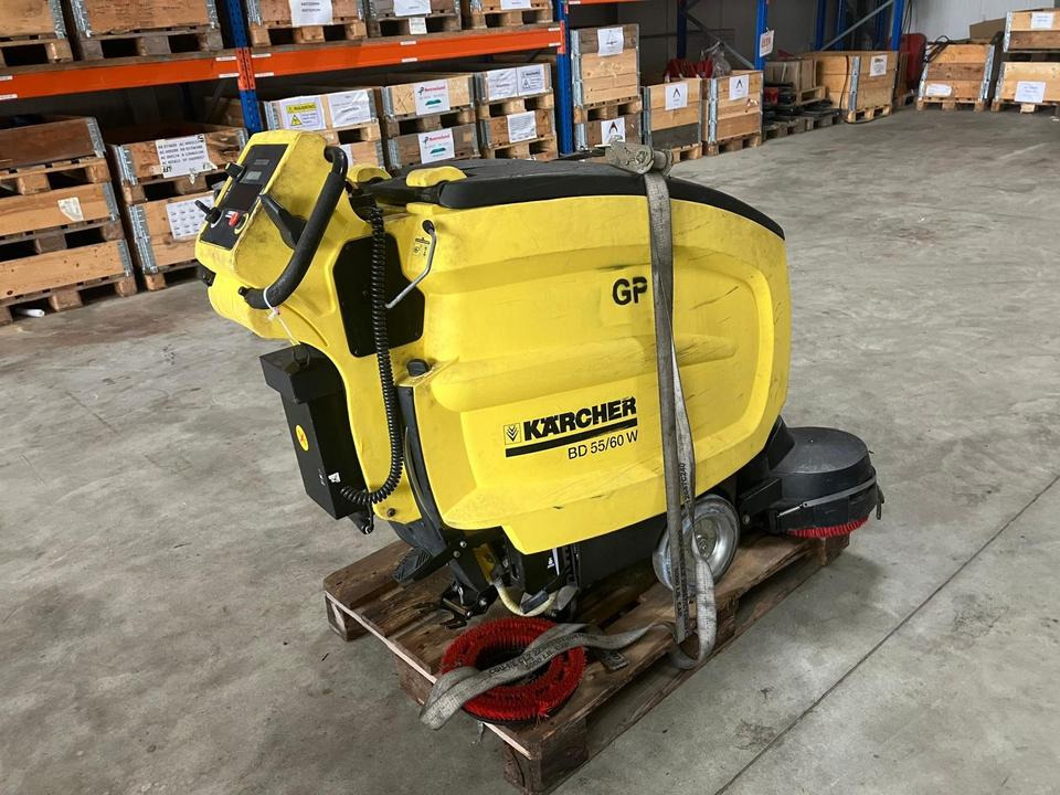 Kärcher BD 55/60W Putzmaschine Akku defekt, Teileträger - ماكينة فرك وتجفيف: صورة 2 Kärcher BD 55/60W Putzmaschine Akku defekt, Teileträger - ماكينة فرك وتجفيف: صورة 2