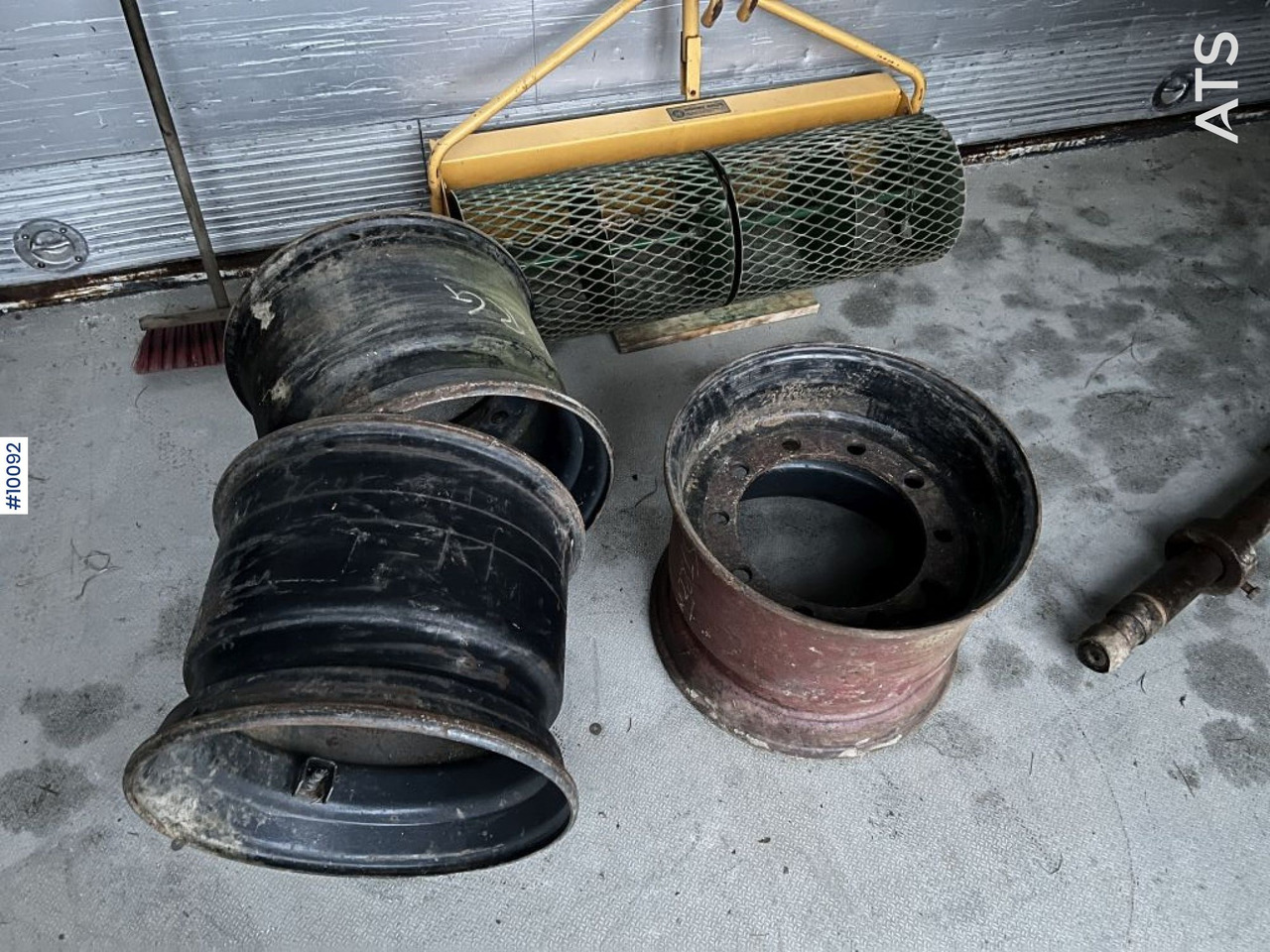 4pcs 18R19.5 Michelin tires on rims - إطارات - آلات الإنشاء: صورة 5 4pcs 18R19.5 Michelin tires on rims - إطارات - آلات الإنشاء: صورة 5