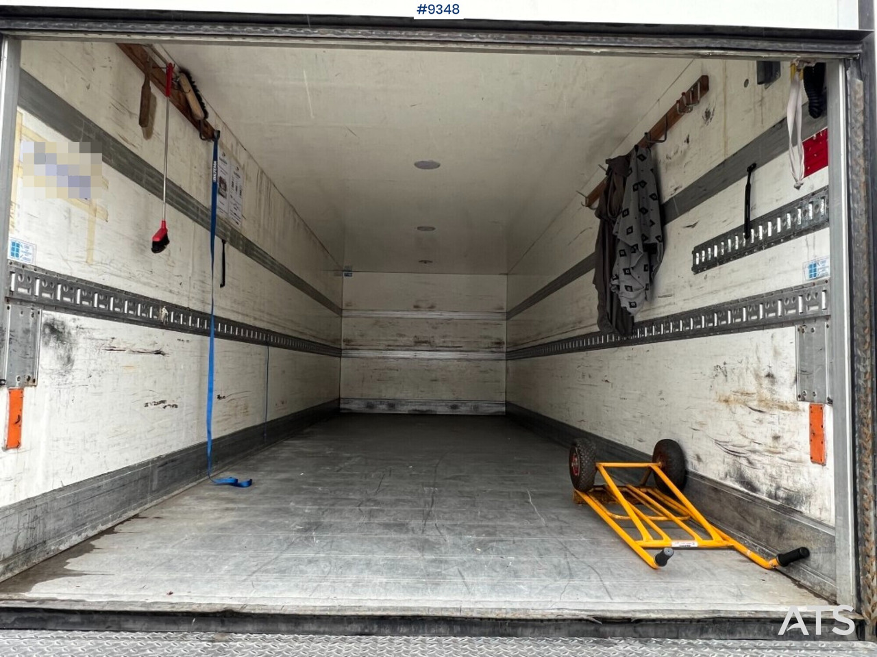 Box Truck Volvo FL6 4X2 with tail lift - شاحنة صندوقية: صورة 5 Box Truck Volvo FL6 4X2 with tail lift - شاحنة صندوقية: صورة 5